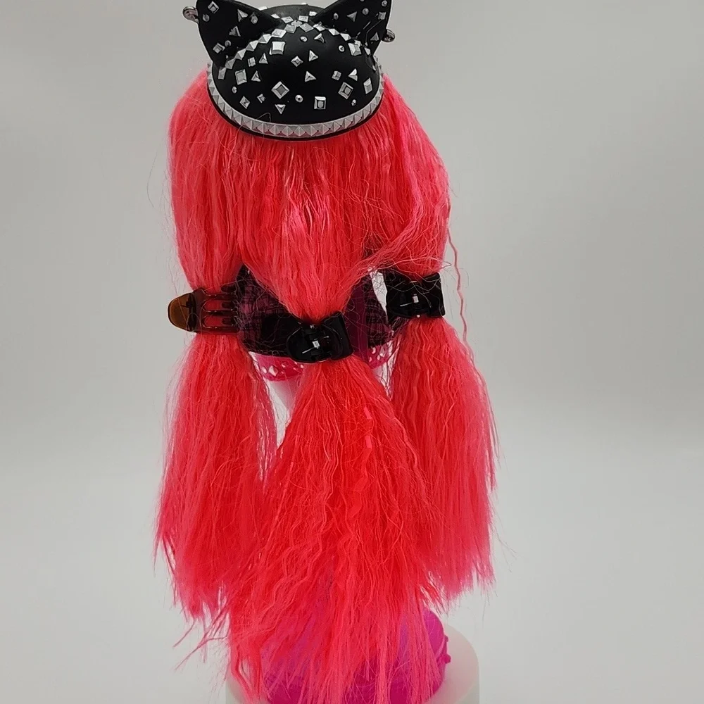 Shadow High Rainbow Vision  Mara‎ Pinkett Doll with Pink Hair and Outfit